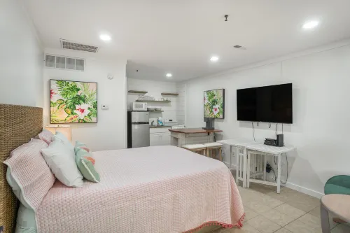 Resort Access and Charming Amenities - Inviting Island Getaway Hotels in Fripp Island