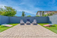 Private Pool, Hot Tub and Game Room - Elegant Tranquil Oasis