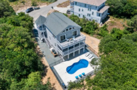 Private Pool and Spacious Kitchen - Stunning Coastal Haven