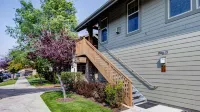 Luxurious Finishes and Gourmet Kitchen - Charming Townhome Retreat Hotels in der Nähe von Summit Community Gardens