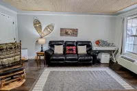 Stylish riverfront gem near town/hiking with pool & firepit  - dog-friendly Hotels in Blount County