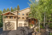 Spacious Living Areas and Stunning Architecture - Elegant Mountain Retreat Hotels near kitsch.