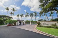 Private Beach Access and Entertaining Lanai - Luxurious Spacious Haven