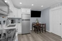 Cozy Modern Studio Getaway in Pinellas Park