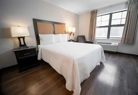 Extended Stay America Suites - Orlando - Lake Buena Vista Отели рядом с достопримечательностью «Бейзилика оф Нешнел Шрайн оф Мэри, Квин оф Юниверс»