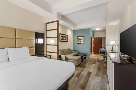 Best Western Plus JFK Inn  Suites