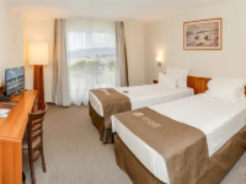 Panorama Hotel - Free EV Charging Station Hotels in Odesos