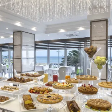 Hotel Tiffany's Отели рядом с достопримечательностью «Mojito Beach Riccione»