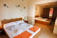 Pansion Dalmacija Hotels in Duće