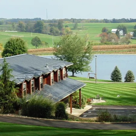 Sojourner's Lodge & Log Cabin Suites