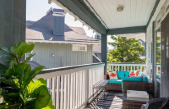 此豪華的2居室酒店享有全景 - 坐落在村莊