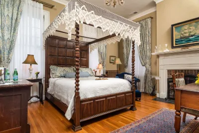 Ironclad Inn & Bourbon Room Hotels near Best Buy
