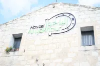 Al Yakhour Hostel Hotel a 
