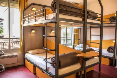 Auberge de Jeunesse HI Nice - Les Camélias Hôtels à : 