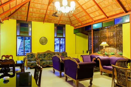 Chiramel Residency Отели рядом со станцией Metro  Aluva Railway Station