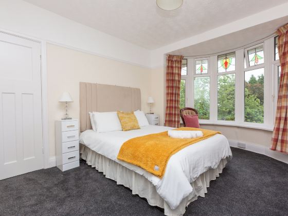 Superior Three Bedroom House with Sea View