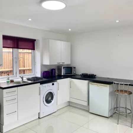 Separate One Bedroom Large Apartment in Slough