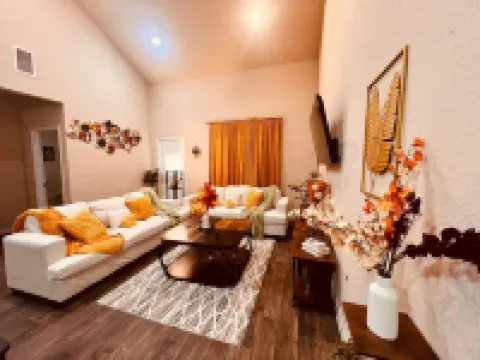 게임 룸, 사무실, 뒷마당 있음, 넓은 4베드룸 집