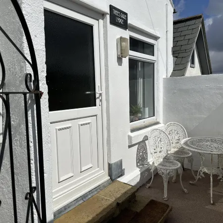 Cozy Coastal Lodge in Hayle