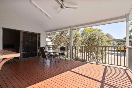 Emerald Green Village Отели в г. Эмеролд