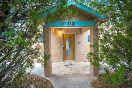 Casa de Colores - Cheerful 1 Bed, Full Bath House