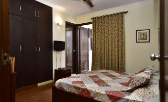 2BHK Comfortable Furnished Serviced Apartments in Hauz Khas - Woodpecker Apartments