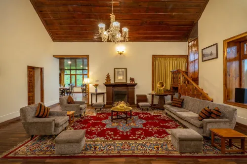 Ramgarh Heritage Villa, Manali, amã Stays & Trails - 5-Star