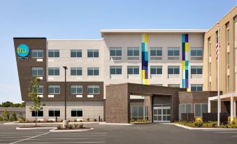 Tru by Hilton Easton