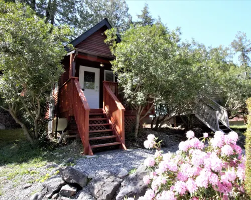 Cozy Cabin Near Walking Trails and Beaches! Hoteles en Ucluelet