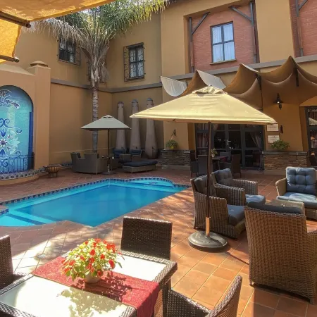 Tayfin Royale Hotel & Restaurant
