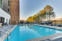 Holiday Inn Express & Suites Dawsonville Hotels in Forsyth County