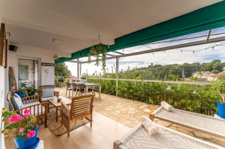 Designer Luxury Two Bedroom Apartment