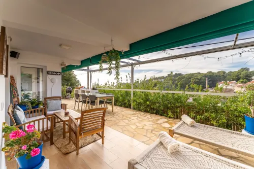 Designer Luxury Two Bedroom Apartment - Condos