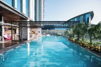 Moxy Putrajaya - Pools