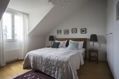 2Ndhomes 2Br City Center Penthouse with Balcony and Sauna Отели рядом с достопримечательностью «Хельсинкский университет»