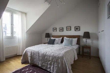 2Ndhomes 2Br City Center Penthouse with Balcony and Sauna Отели рядом с достопримечательностью «Ботанический сад Хельсинкского университета»