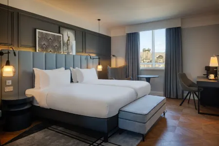 The Queens Hotel