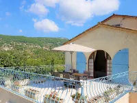 B&B with Charm, Quiet, Kitchen, sw Pool.