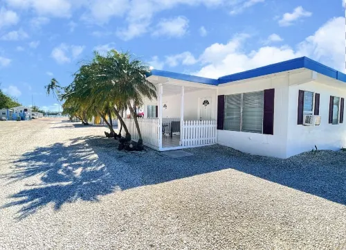 โฟล๊ตติ้งซีโคฟ รีสอร์ทแอนด์มารีน่า