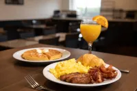Days Inn & Suites by Wyndham Lindsay Hotels in Lindsay