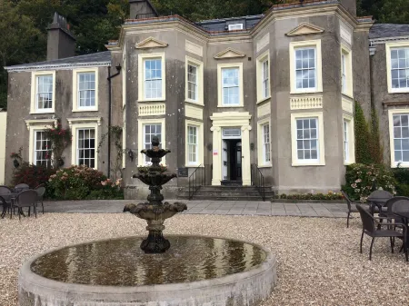 New House Country Hotel Отели в г. Лланбрадч энд Пулипант