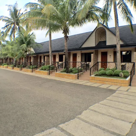 Bohol Tropics Resort Отели рядом с достопримечательностью «Bohol National Museum»