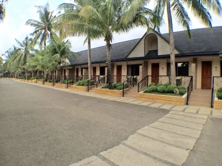 Bohol Tropics Resort Отели в г. Тагбиларан