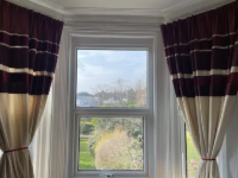 Diamonds Lodge Near York Hospital