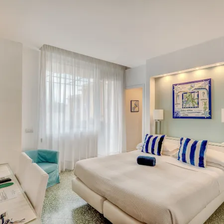 Sorrento Apartments Отели рядом с достопримечательностью «Пляж Леонеллис»