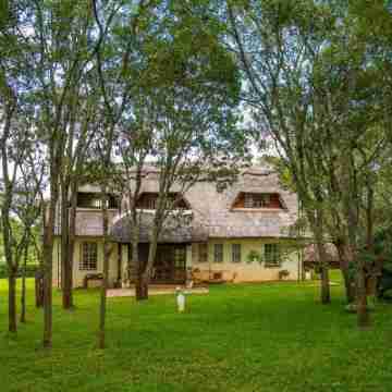 Tudor Valley Hotel Exterior