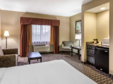 克洛維斯北部的舒適套房酒店 克洛維斯酒店