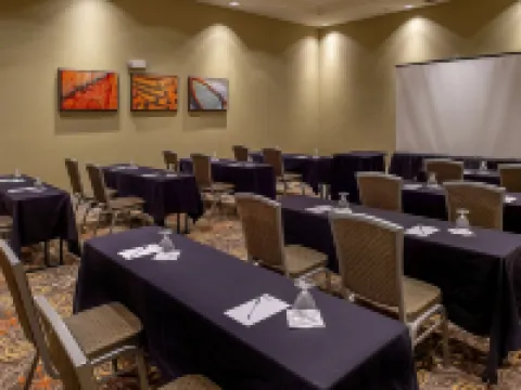 Hilton Garden Inn St. Louis Airport Hotels in Berkeley