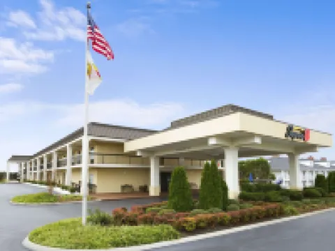 Super 8 by Wyndham Calhoun Hotels in Calhoun