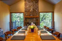Weasku Inn Hotels in Josephine County